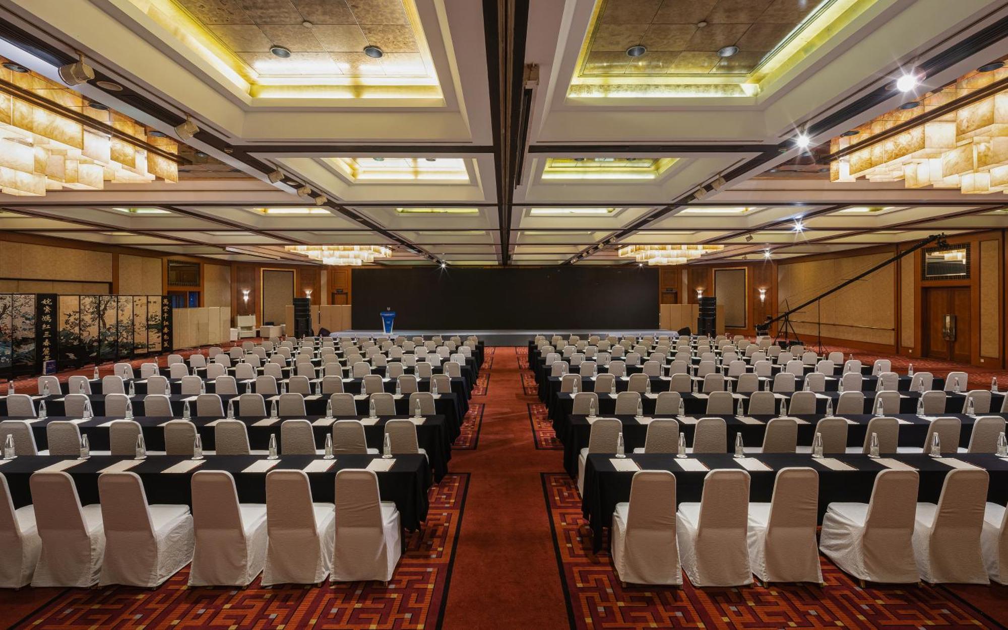 Jinling Hotel 5*