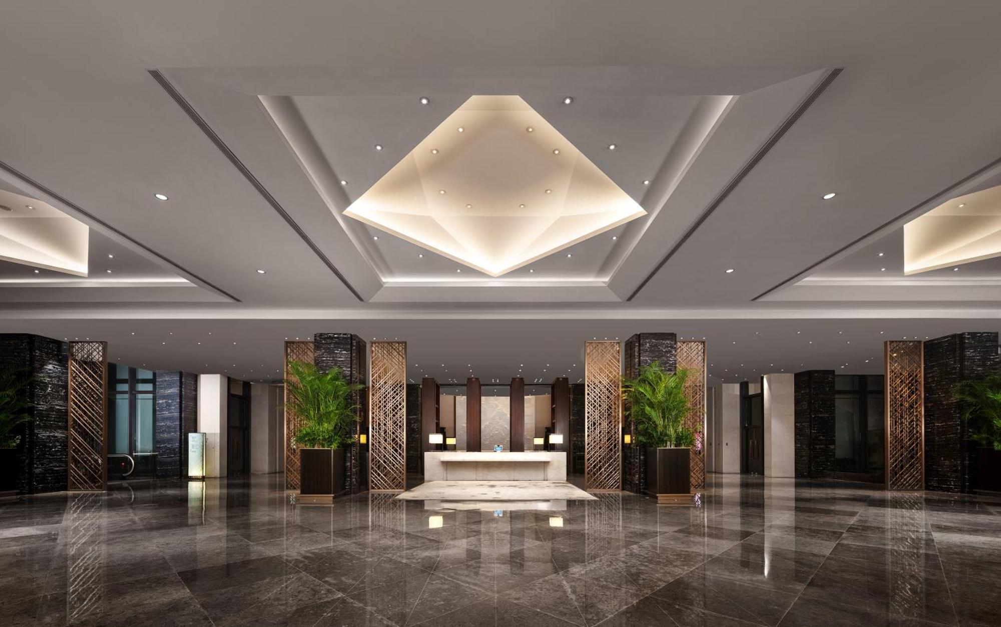 Jinling Hotel 5*