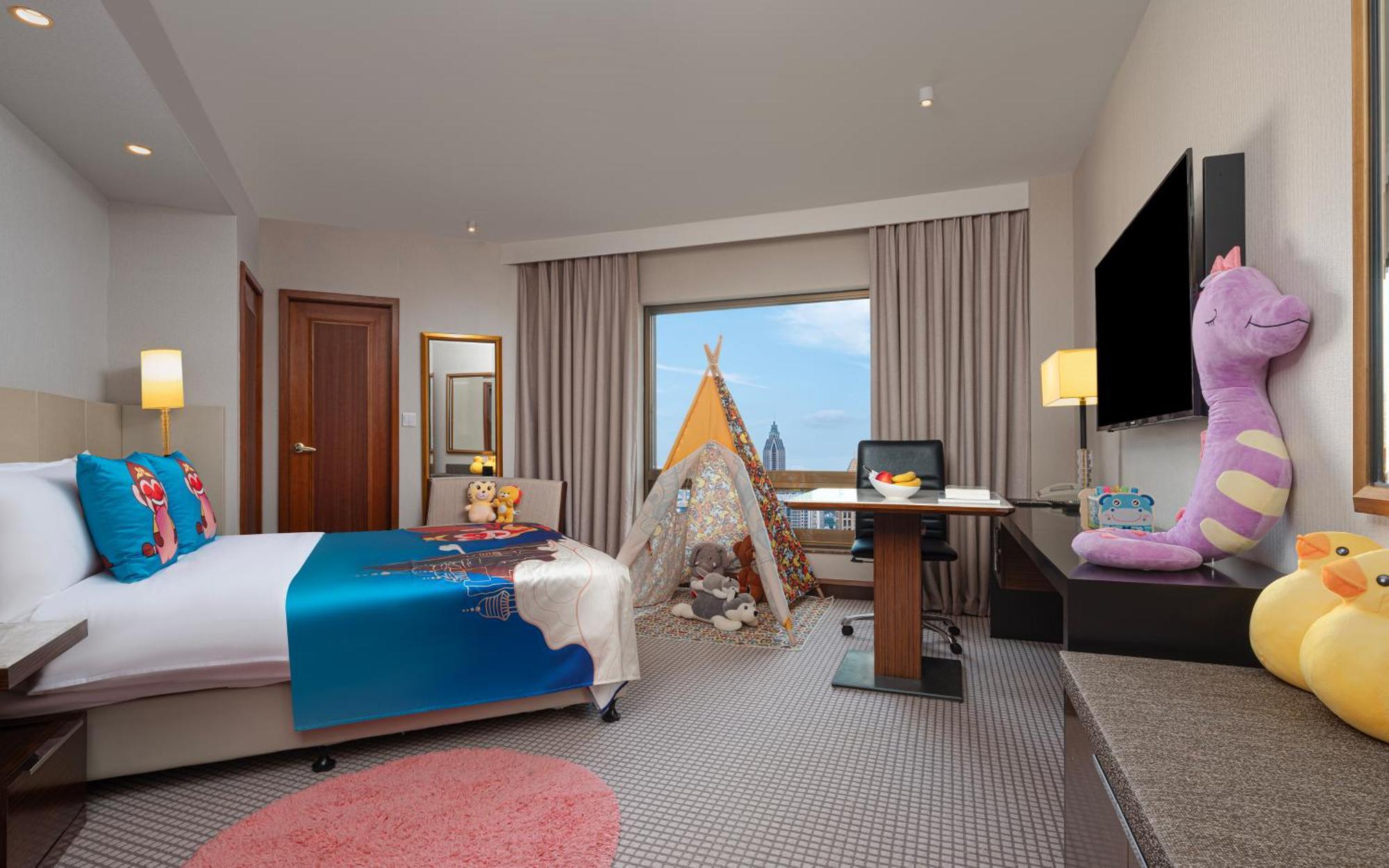 Jinling Hotel 5*